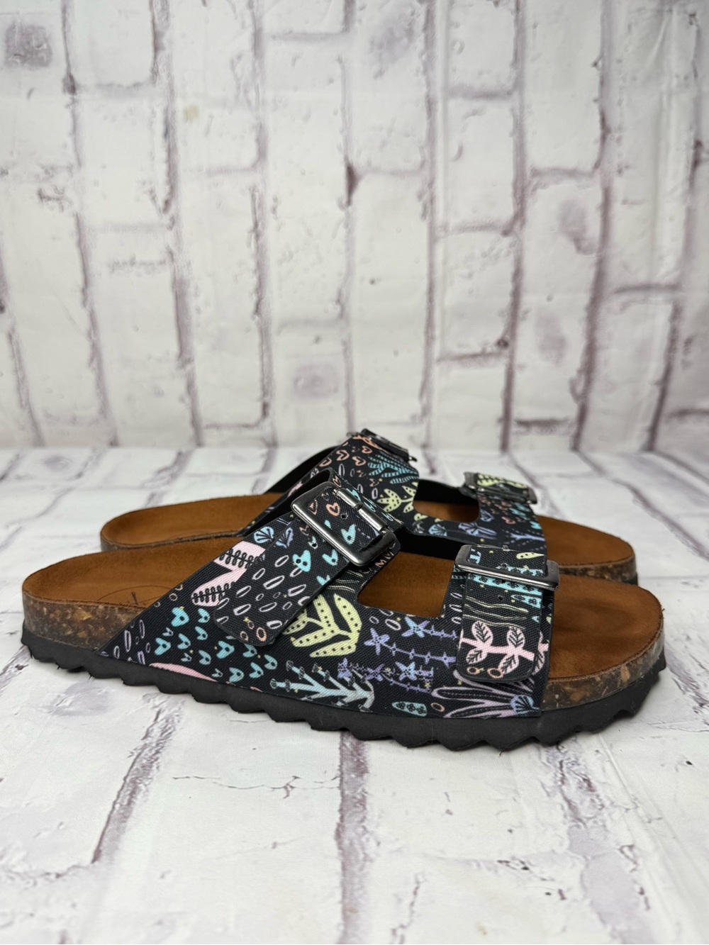 Inkkas Womens Loomi Buckle Sandals Sz 8 Pastel Rainbow Lemur Whimsical Art Boho